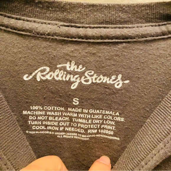 ⭐️ THE ROLLING STONES Gray Tongue Tee Shirt - Picture 4 of 5